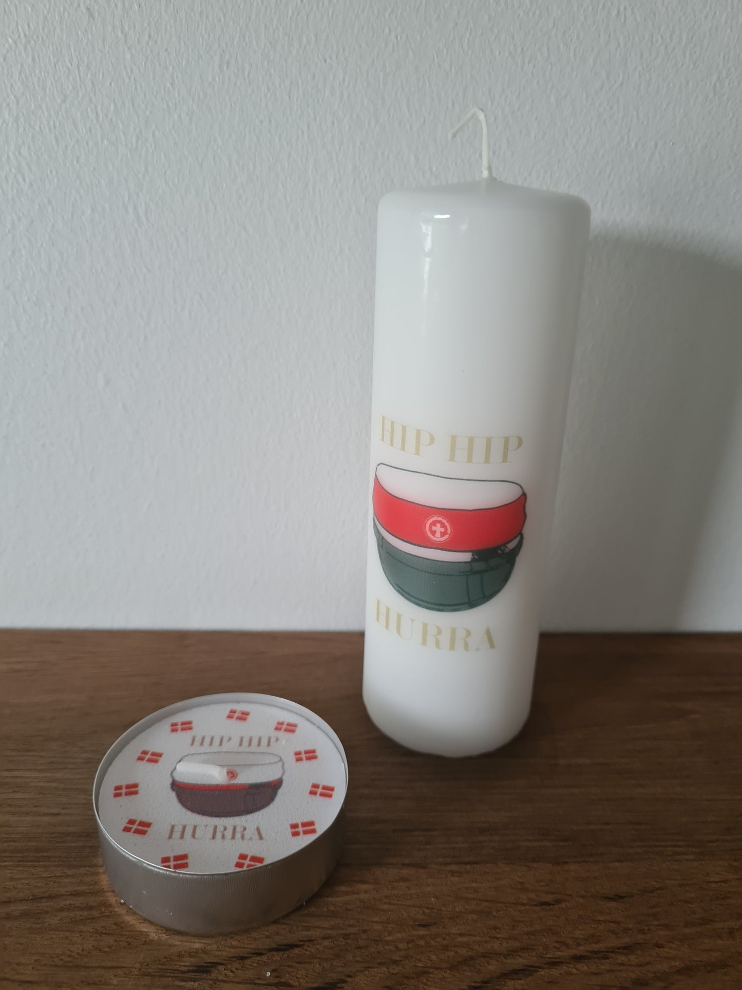 Fyrfadslys m RØD studenterhue