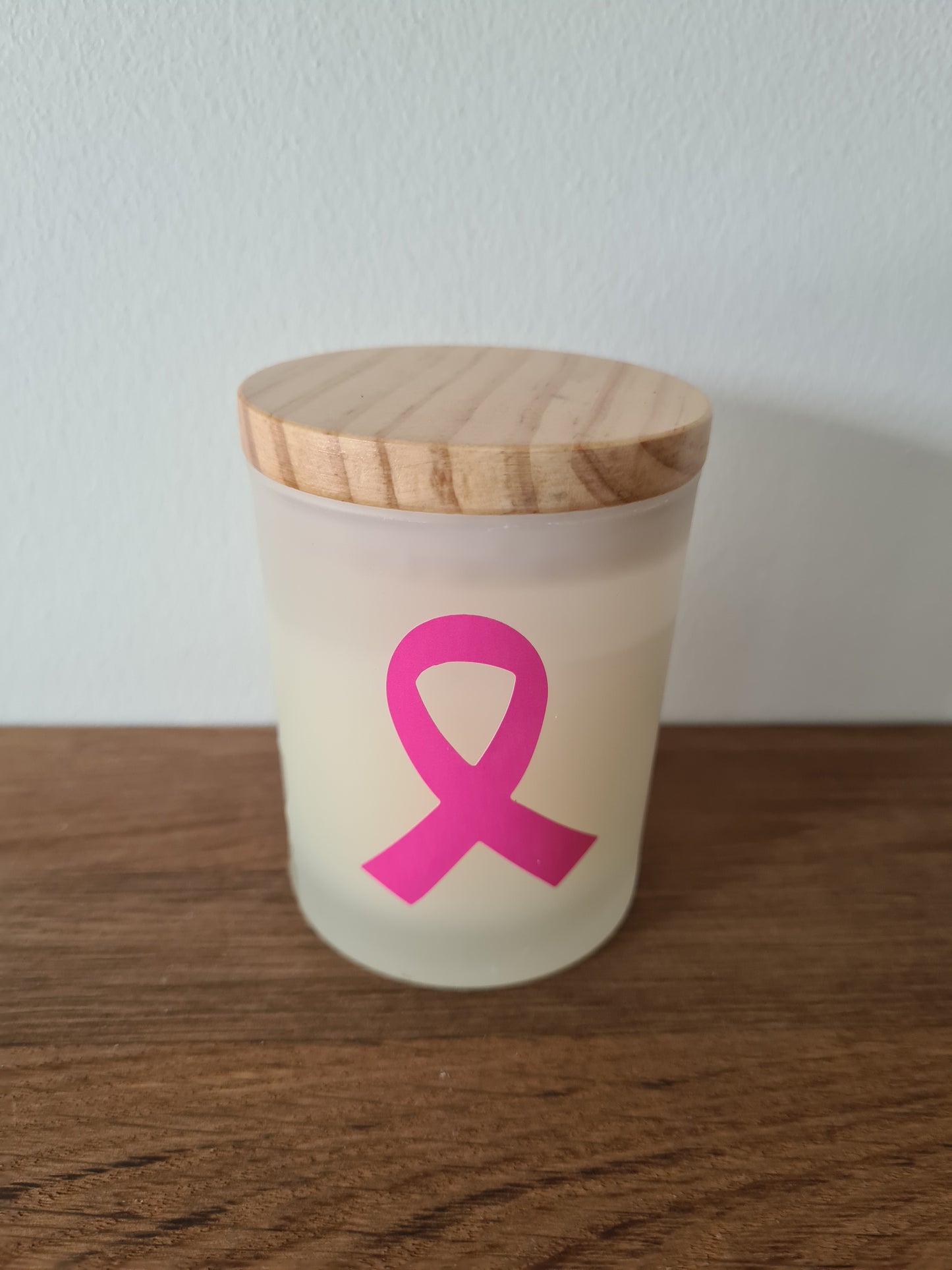 Støt Brysterne med hvert køb: Gardenia-duftlys