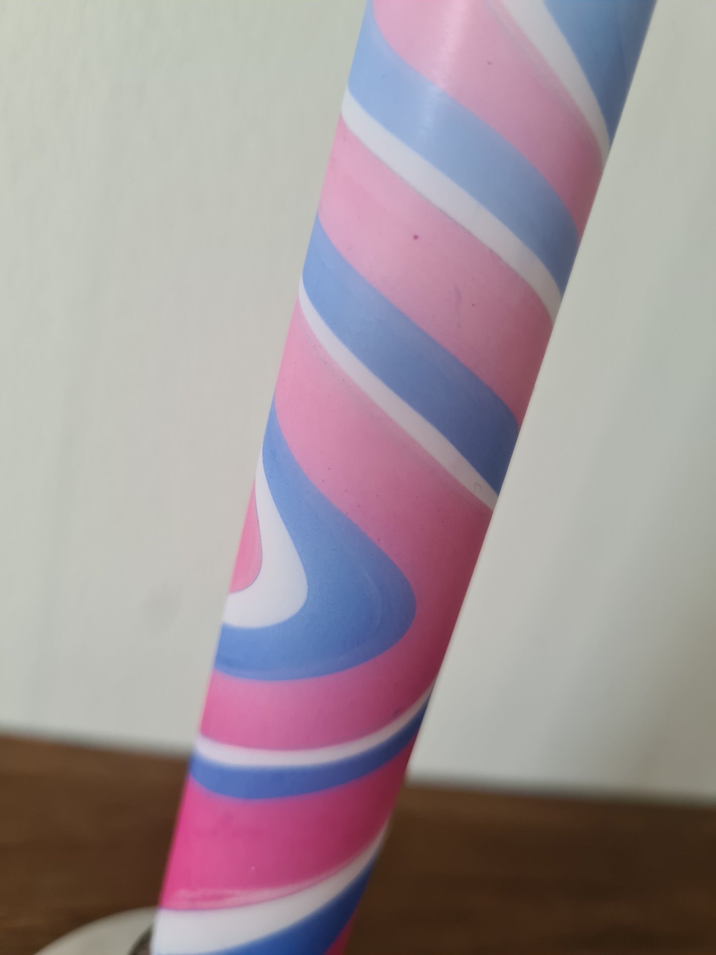 HÅNDLAVET kronelys fra Nordtrice - Marble blå/hvid/pink